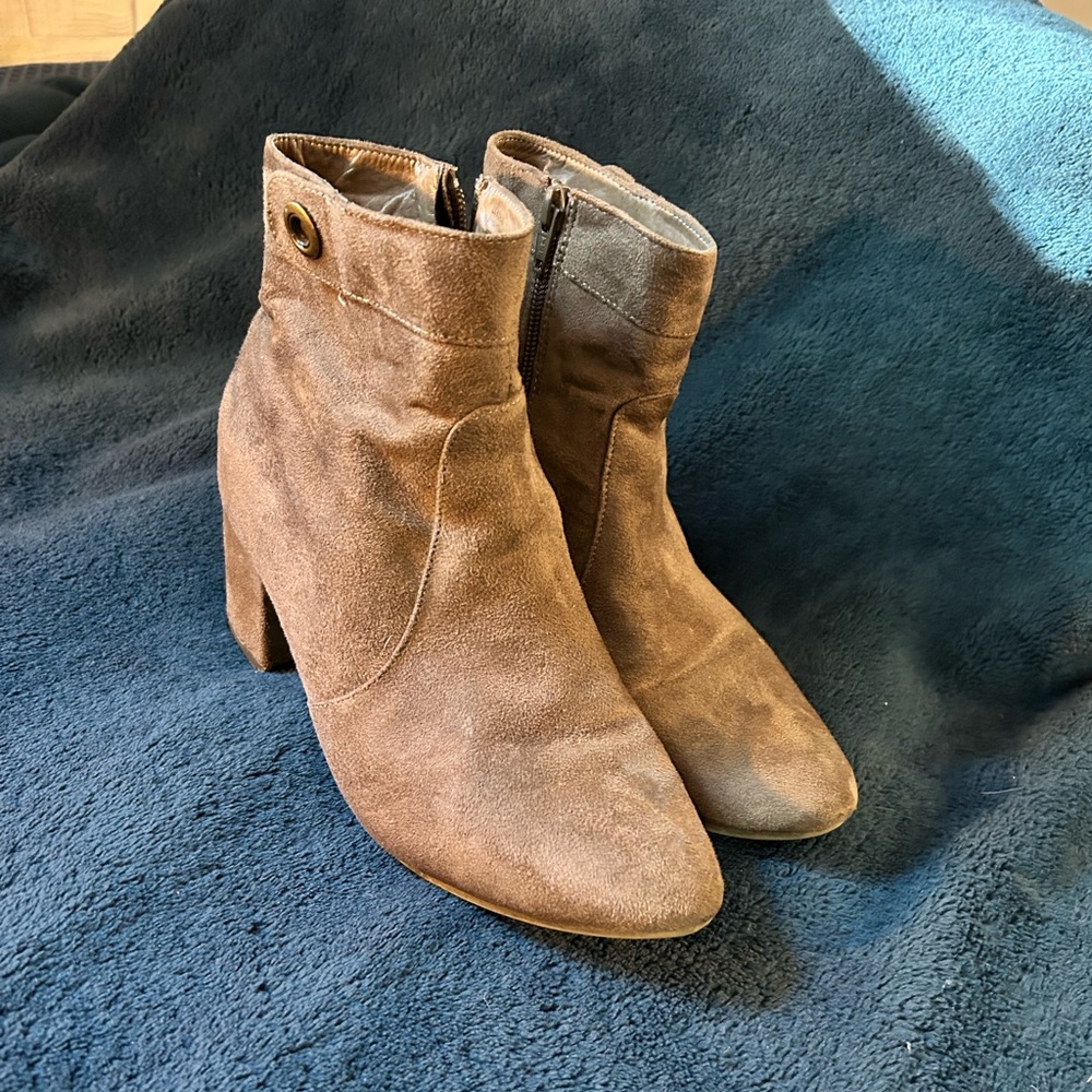 Gray faux suede ankle booties, women’s size 8 1/2